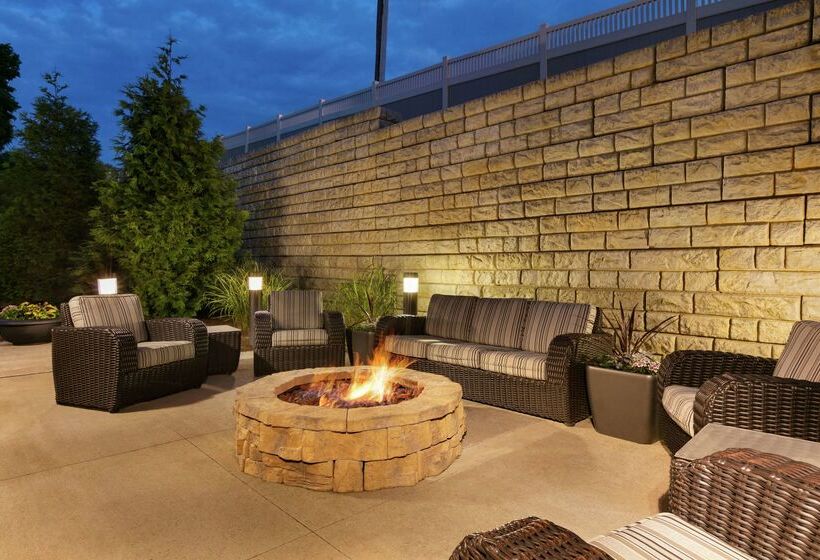 בית מלון כפרי Hampton Inn & Suites Parkersburg Downtown