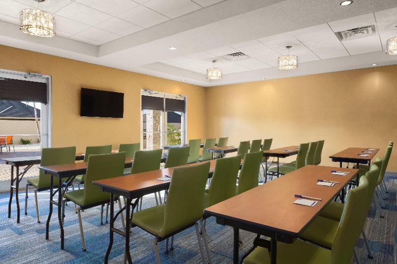 هتل Holiday Inn Express & Suites Edinburg  Mcallen Area, An Ihg