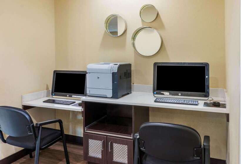 هتل La Quinta By Wyndham Artesia