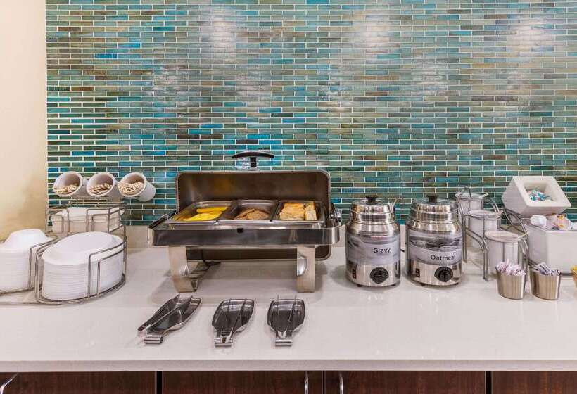 هتل La Quinta By Wyndham Artesia