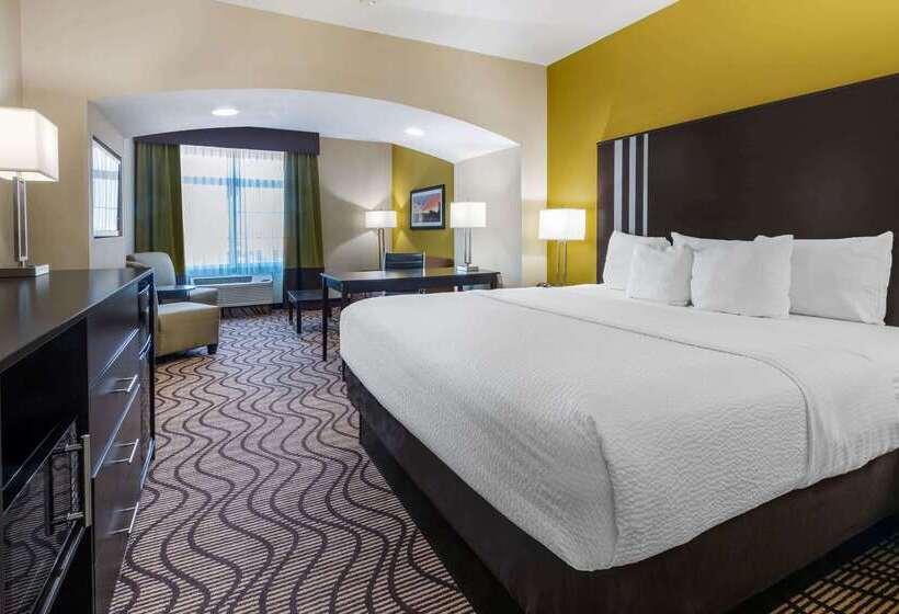 هتل La Quinta By Wyndham Artesia