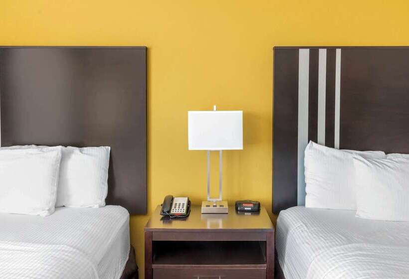 هتل La Quinta By Wyndham Artesia