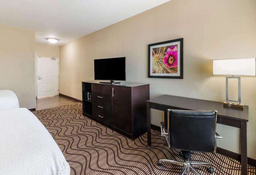 هتل La Quinta By Wyndham Artesia