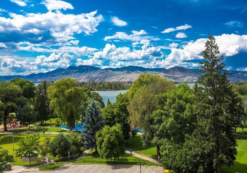 هتل Sandman Signature Kamloops
