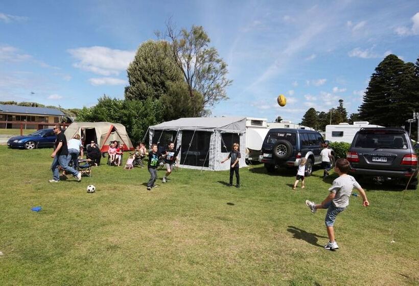 בית מלון כפרי Surfside Holiday Park