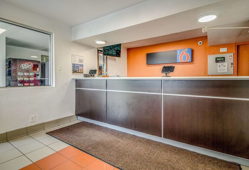 Motel 6 Conroe, Tx