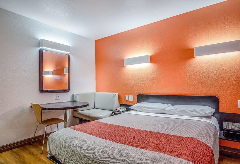 Motel 6 Conroe, Tx
