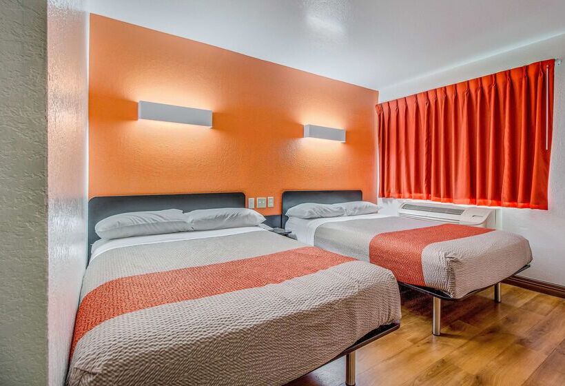 Motel 6 Conroe, Tx