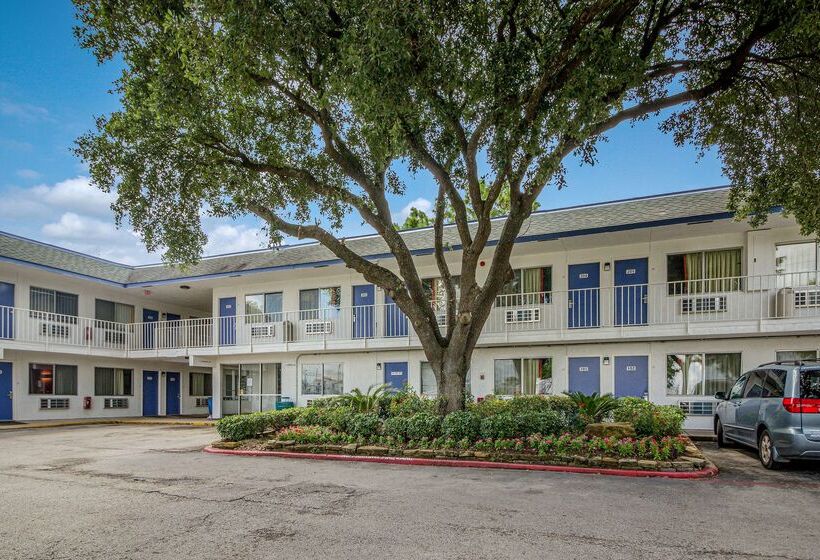 Motel 6 Conroe, Tx