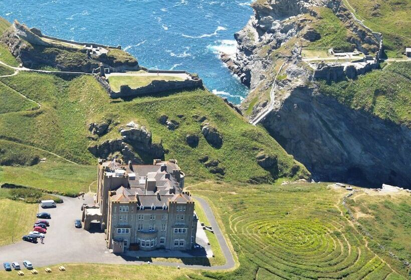 فندق Camelot Castle