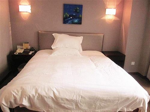 Otel Greentree Inn Changzhou Liyang Pingling Square Business