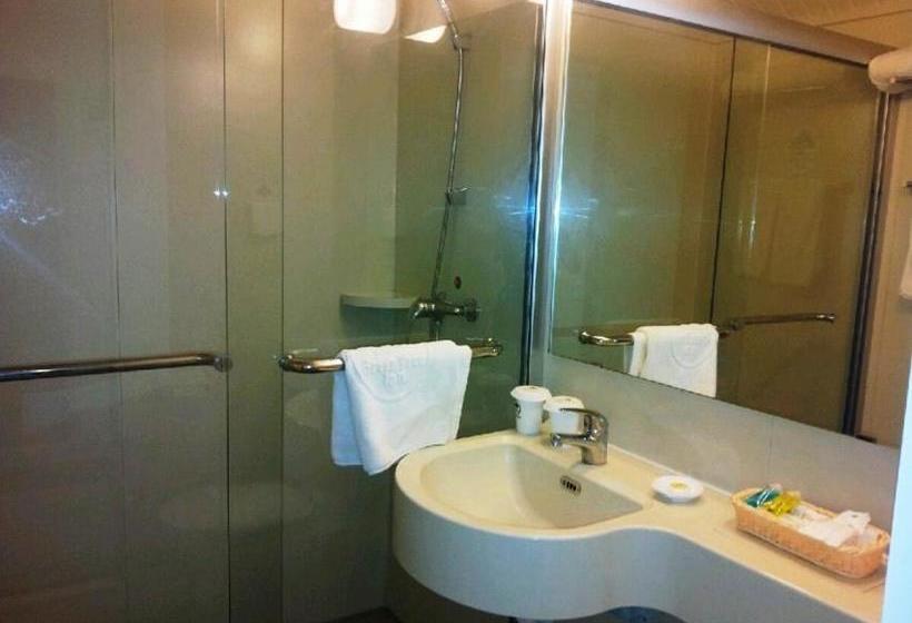 Hotel Greentree Inn Qingdao Railway Station East Square Pichaiyuan Express