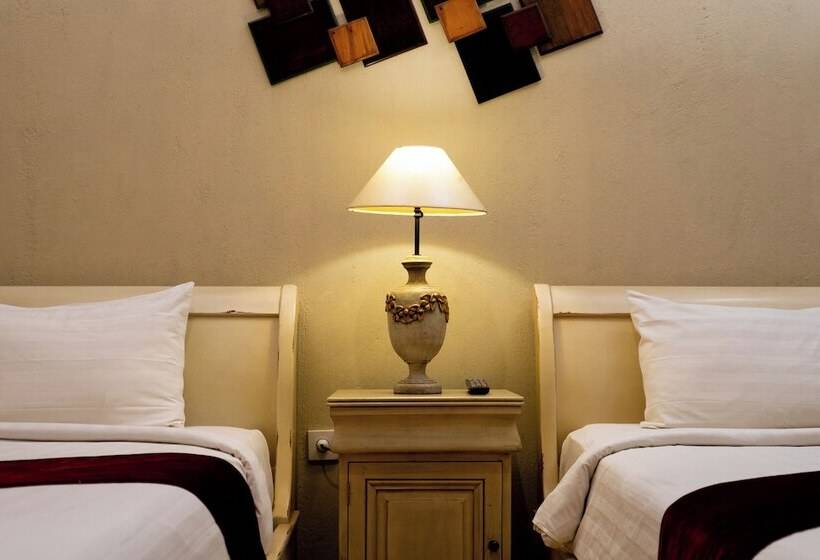 בית מלון כפרי Kayu Arum Resort