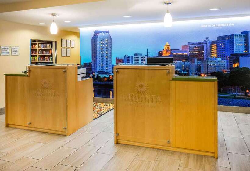 هتل La Quinta By Wyndham Rochester Mayo Clinic Area South