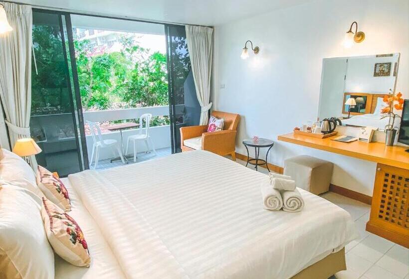 هتل Nern Chalet Beachfront