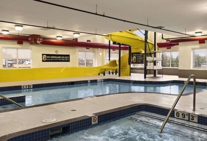 هتل Home Inn And Suites Lloydminster