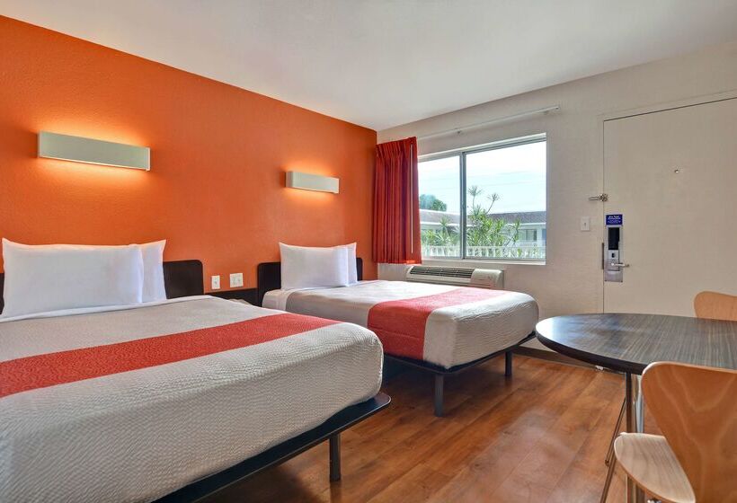 Motel 6 Dania Beach