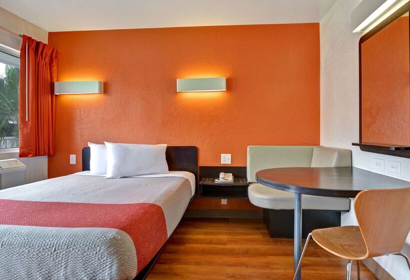 Motel 6 Dania Beach