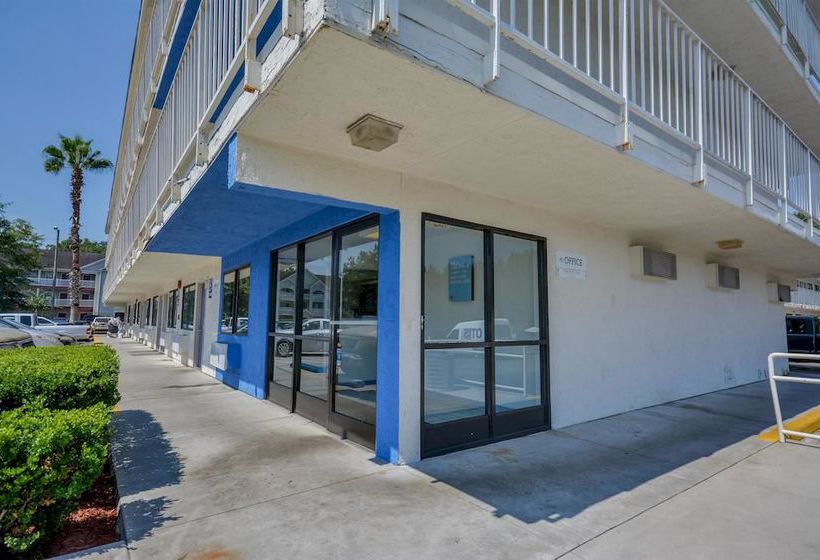 מוטל Rodeway Inn