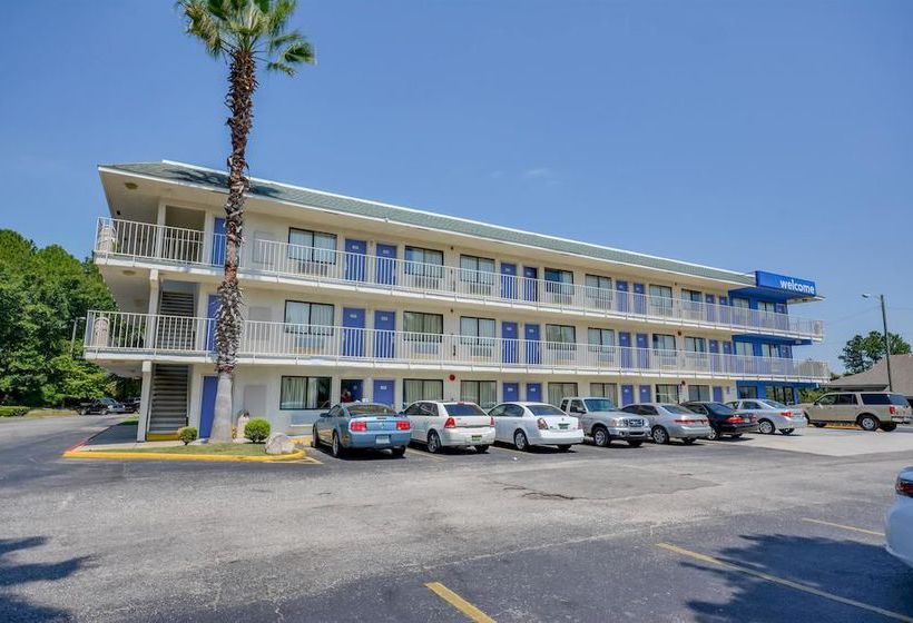 מוטל Rodeway Inn