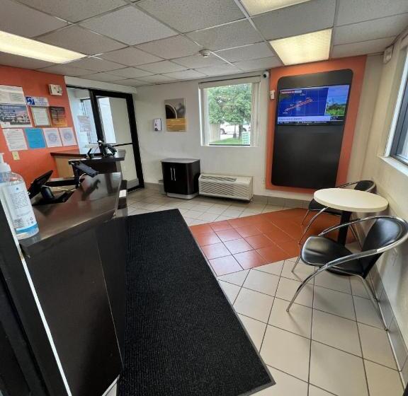 Motel 6council Bluffs, Ia  Omaha East