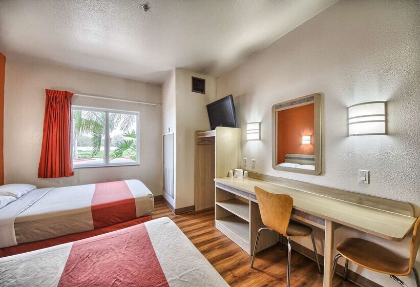 Motel 6mission, Tx