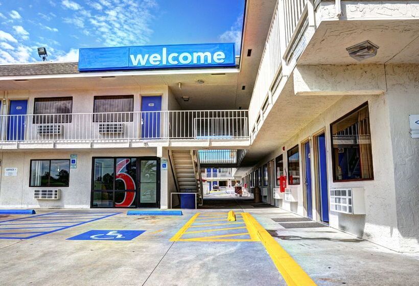 Motel 6slidell, La  New Orleans