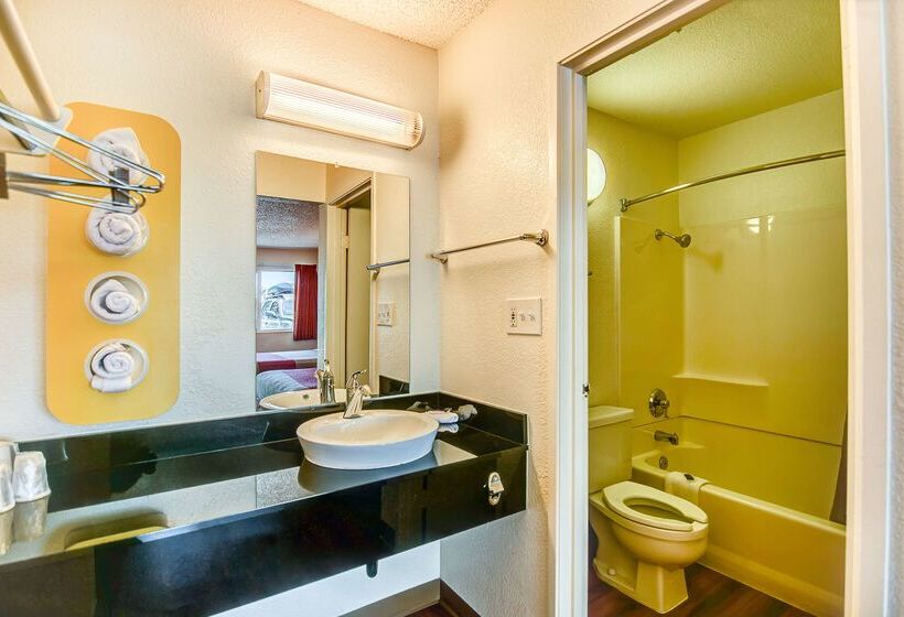 Motel 6stockton, Ca  Charter Way West