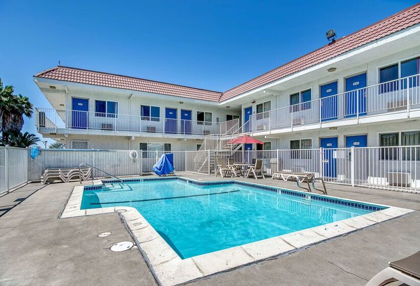 Motel 6stockton, Ca  Charter Way West