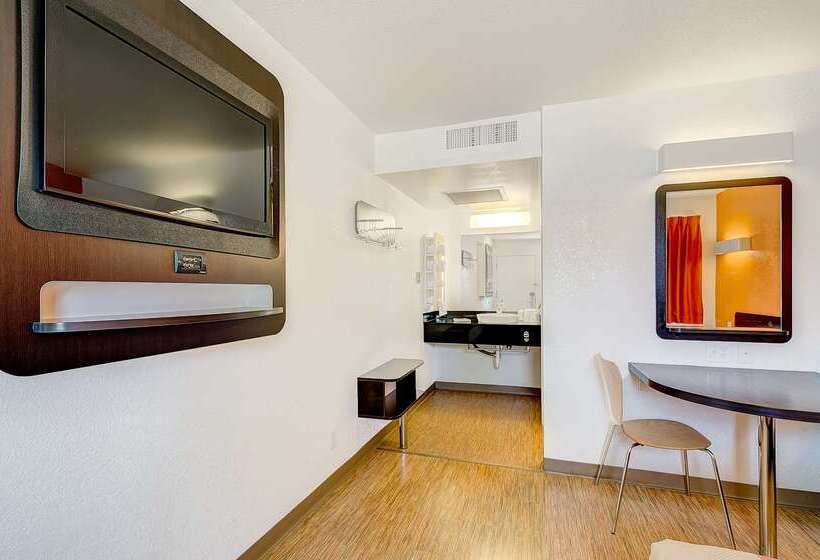 فندق على الطريق Park Inn By Radisson, Thornton