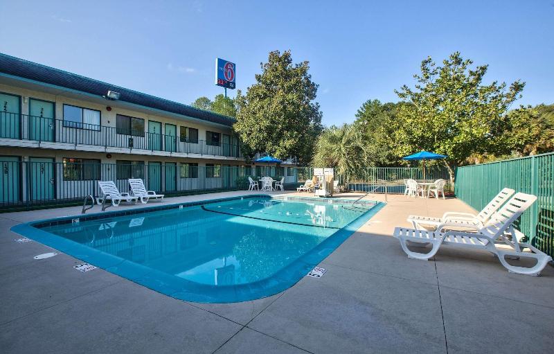 Motel 6valdosta, Ga  University