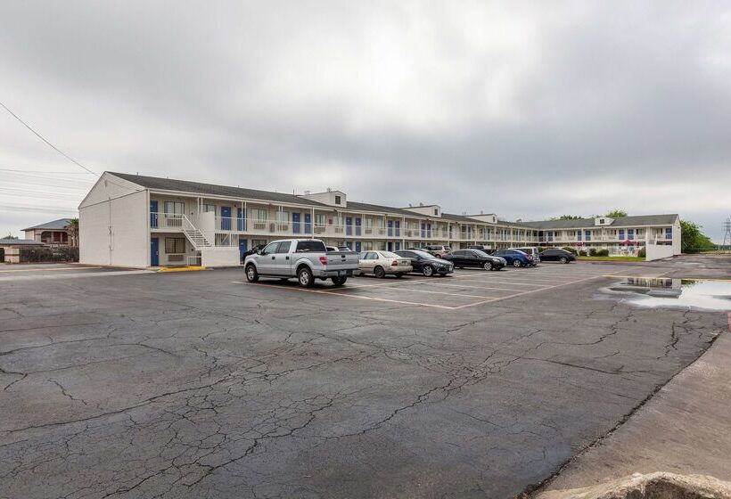 Motel 6webster, Tx  Houston  Nasa Lake