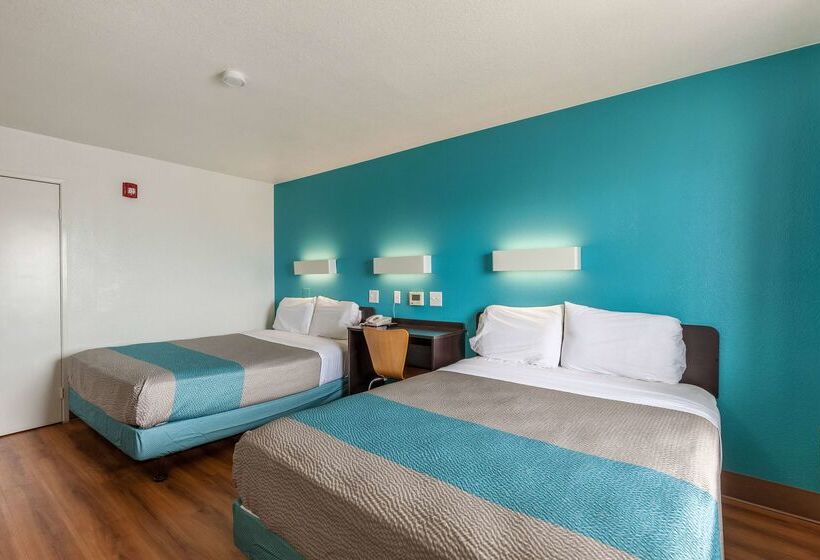 Motel 6webster, Tx  Houston  Nasa Lake