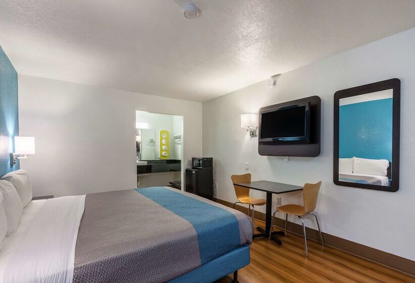 Motel 6webster, Tx  Houston  Nasa Lake