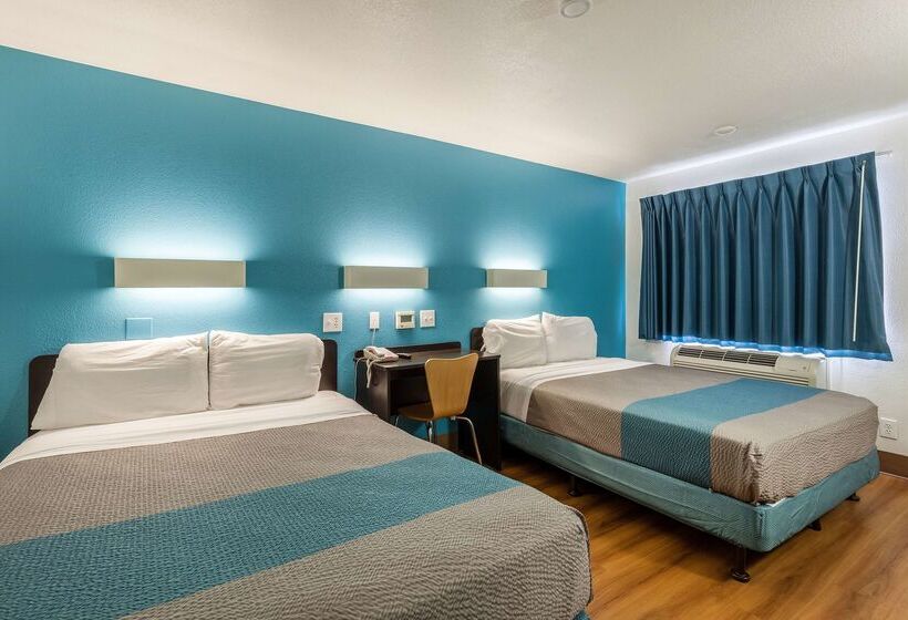 Motel 6webster, Tx  Houston  Nasa Lake