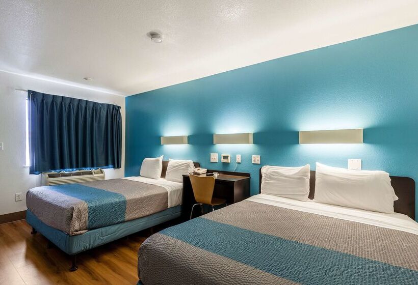 Motel 6webster, Tx  Houston  Nasa Lake