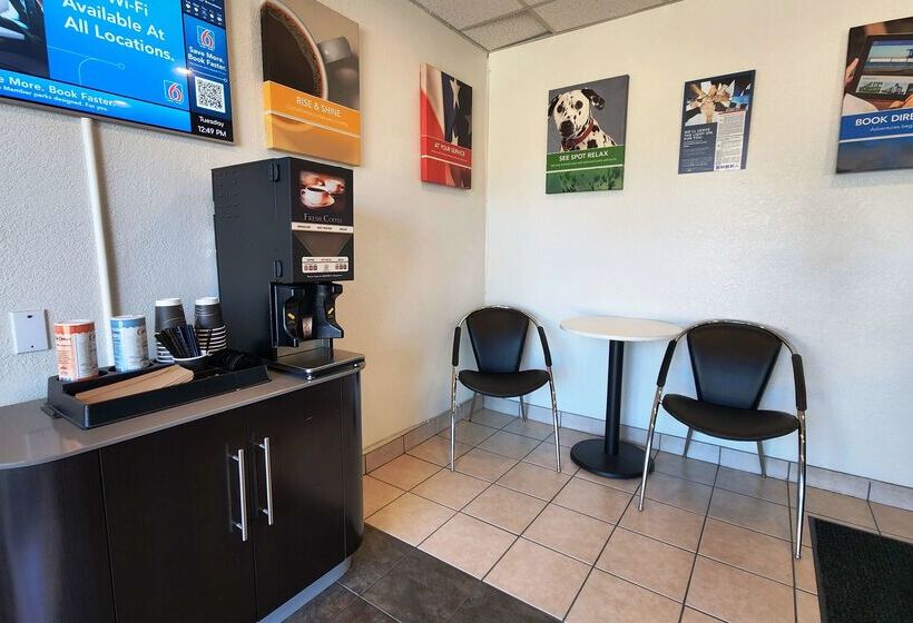 Motel 6webster, Tx  Houston  Nasa Lake