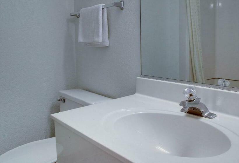 모텔 Baymont Inn & Suites Shawnee