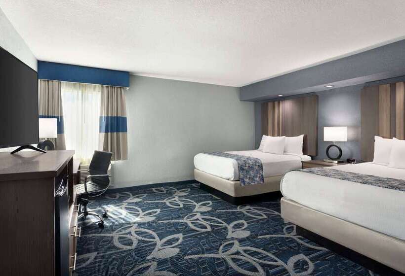모텔 Baymont Inn & Suites Shawnee