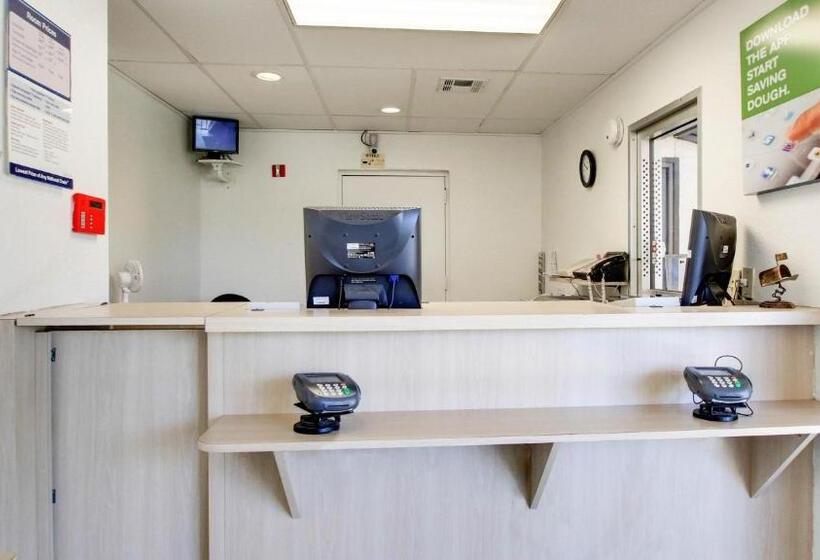 모텔 Baymont Inn & Suites Shawnee