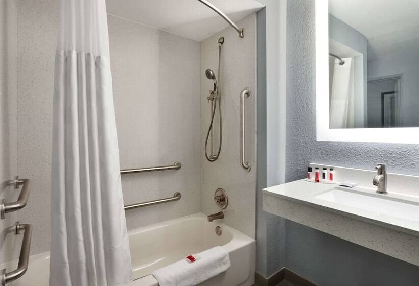 모텔 Baymont Inn & Suites Shawnee