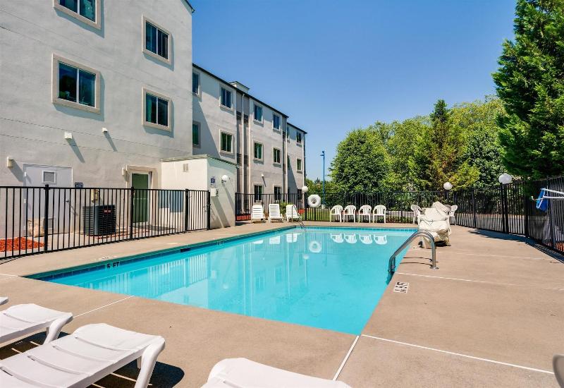 مُتل Ramada By Wyndham Lithia Springs Atlanta