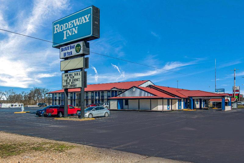 فندق على الطريق Rodeway Inn Broken Bowhochatown