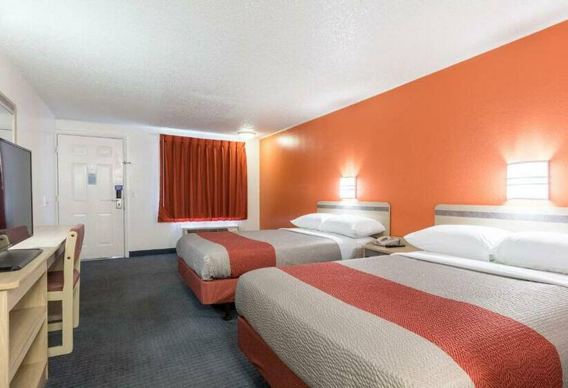 מוטל Travelodge By Wyndham Lansing