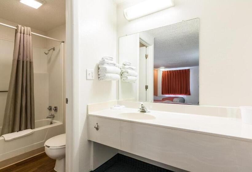 מוטל Travelodge By Wyndham Lansing