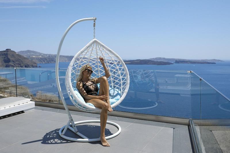 Oia Suites