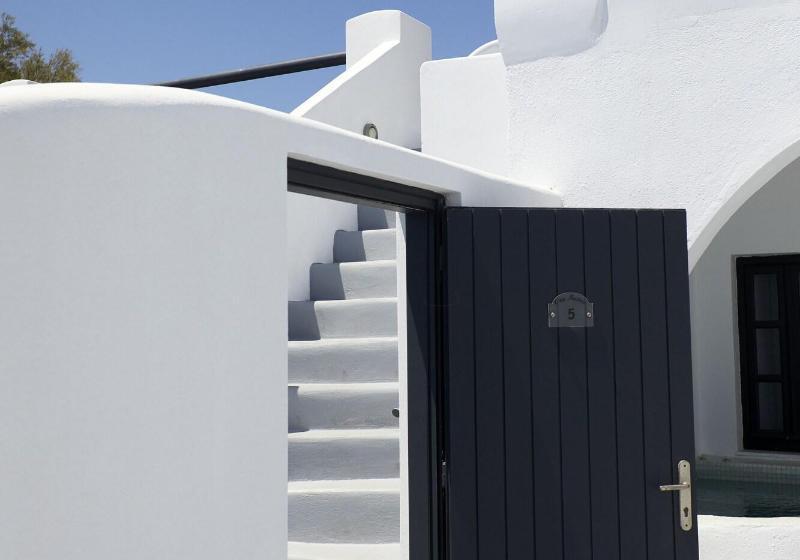 Oia Suites