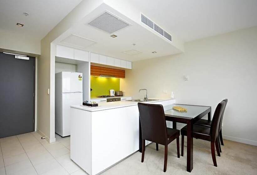 Astra Apartments   Docklands