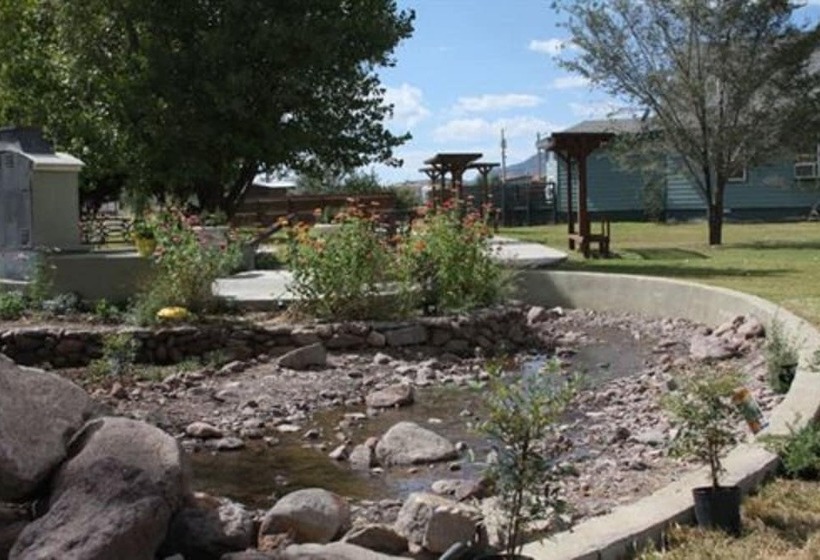 민박 Davis Mountains Inn