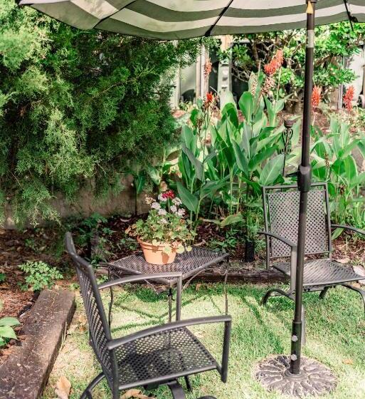 تختخواب و صبحانه Meadows Inn